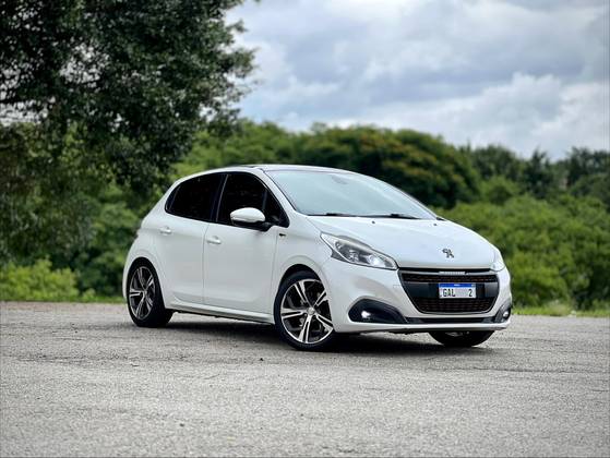 PEUGEOT 208 1.6 THP GT 16V FLEX 4P MANUAL PEUGEOT 208 1.6 THP GT 16V FLEX 4P MANUAL